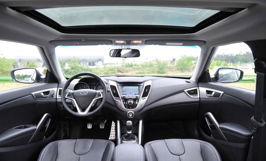  Hyundai Veloster Coupe 2012 года  (фото 2 из 5)